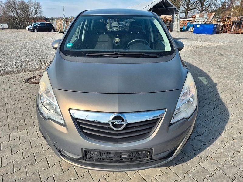 Gebraucht Opel Meriva Design Edition 101 PS (74 kW) 2011 Braun Van / Kleinbus