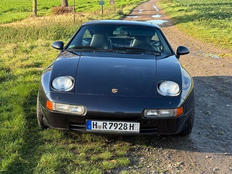 Blau Gebraucht 1987 Porsche 928 Coupé | 24.900 € - Bild 1/4