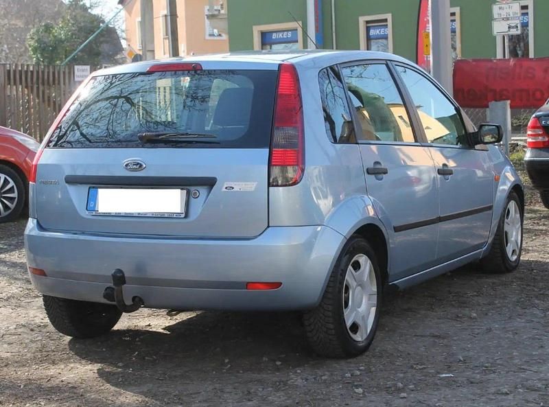 Gebraucht Ford Fiesta Ambiente 69 PS (50 kW) 2005 Blau Kleinwagen