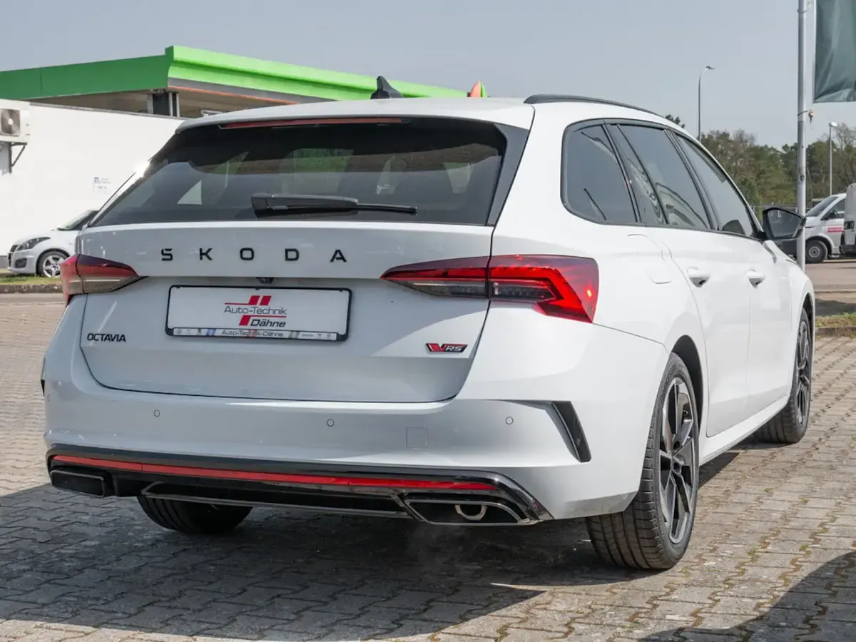 Neu Skoda Octavia RS 265 PS (194 kW) 2025 Weiß Kombi