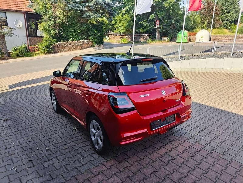 Gebraucht Suzuki Swift Comfort 83 PS (61 kW) 2024 Rot Kleinwagen