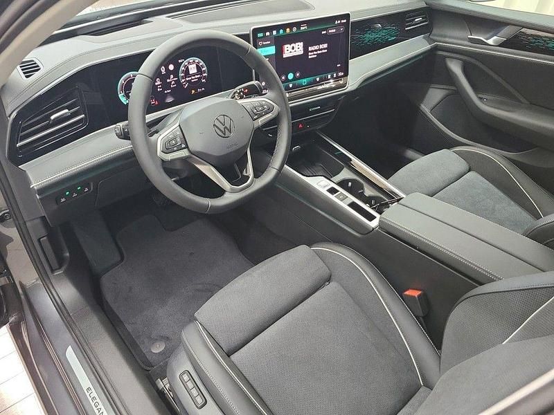 Gebraucht VW Passat Elegance 150 PS (110 kW) 2025 Diabasgrau metallic Kombi
