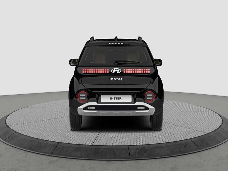 Neu Hyundai Inster Select 71 kW (97 PS) 2025 Abyss black Kleinwagen