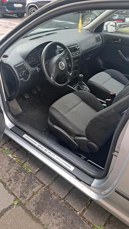 Grau Gebraucht 2004 VW Golf IV Kleinwagen | 1.000 € (Guter Preis) - Bild 1/4