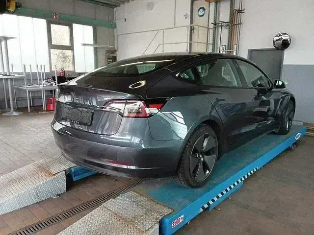 Usado Tesla Model 3 239 kW (325 HP) 2021 Prateado Sedan