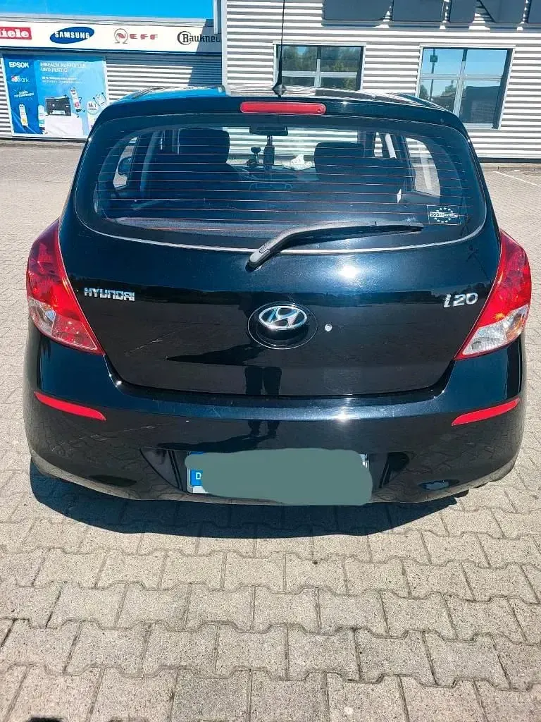 Gebraucht Hyundai i20 86 PS (63 kW) 2013 Schwarz Kleinwagen
