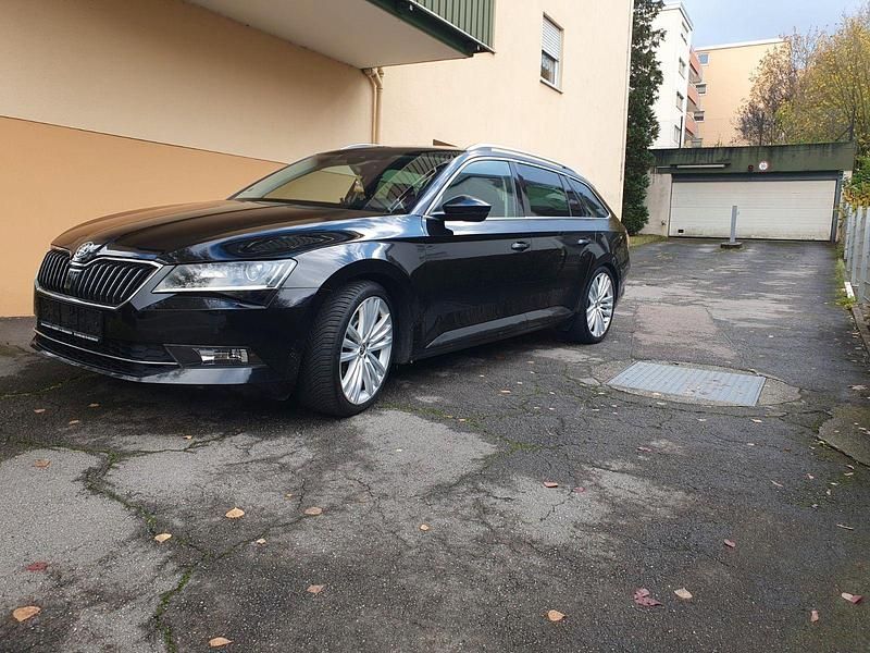 Gebraucht Skoda Superb Style 190 PS (139 kW) 2016 Schwarz Kombi