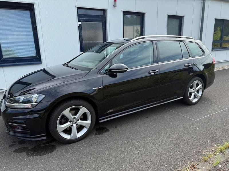 Schwarz Gebraucht 2021 VW Golf VIII Comfortline Kombi | 21.222 € (Fairer Preis) - Bild 1/4