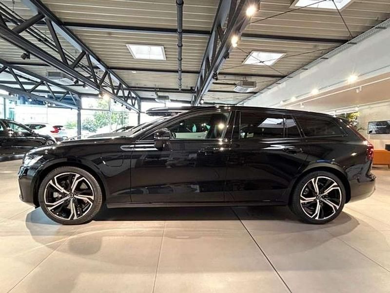 Gebraucht Volvo V60 Plus 455 PS (334 kW) 2024 Onyx black / metallic Kombi
