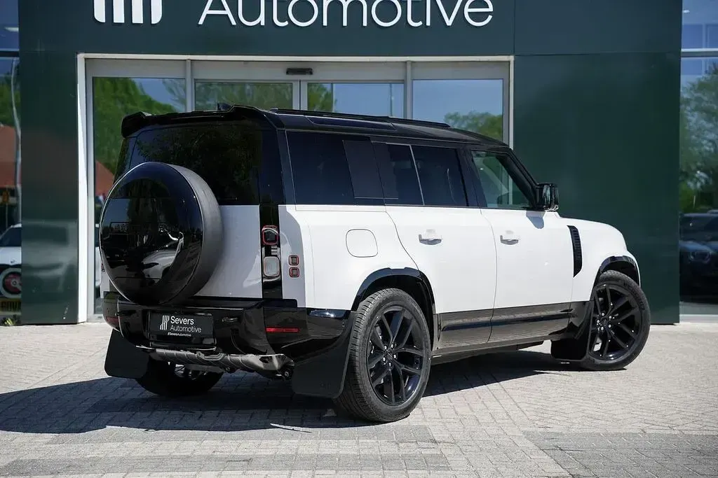 Neu Land Rover Defender HSE Dynamic 300 PS (220 kW) 2026 Grau SUV
