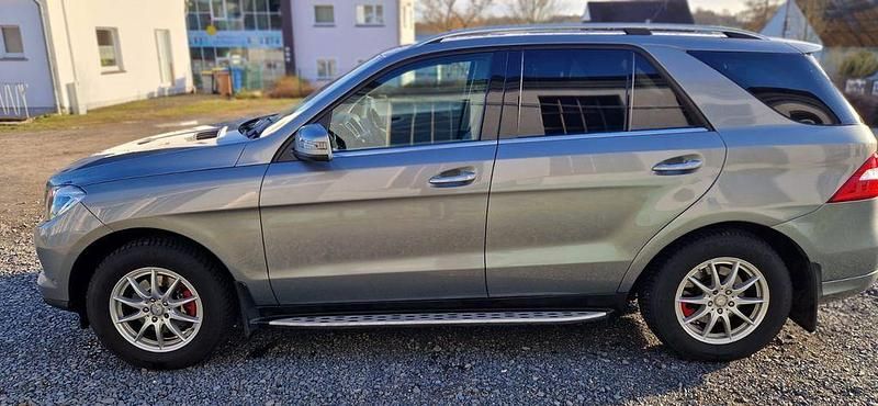 Gebraucht Mercedes ML350 258 PS (189 kW) 2014 Grau SUV