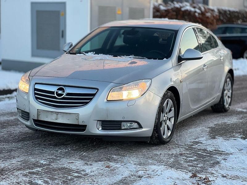 Gebraucht Opel Insignia Edition 140 PS (102 kW) 2013 Silber Limousine