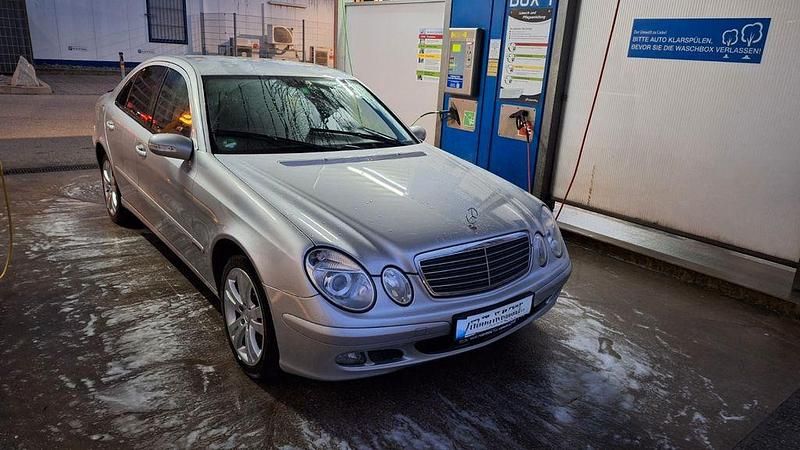 Gebraucht Mercedes E200 Classic 163 PS (119 kW) 2005 Silber Limousine