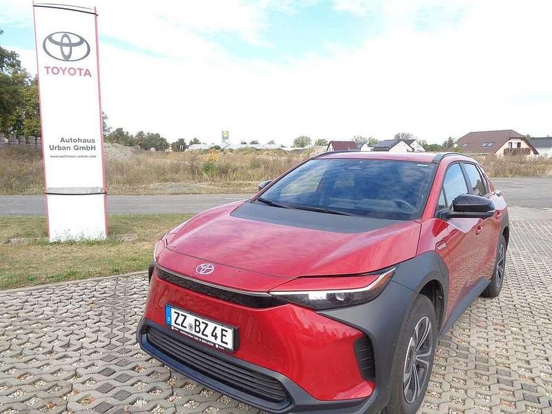 Rot Gebraucht 2023 Toyota bZ4X Comfort SUV | 36.580 € (Guter Preis) - Bild 1/4