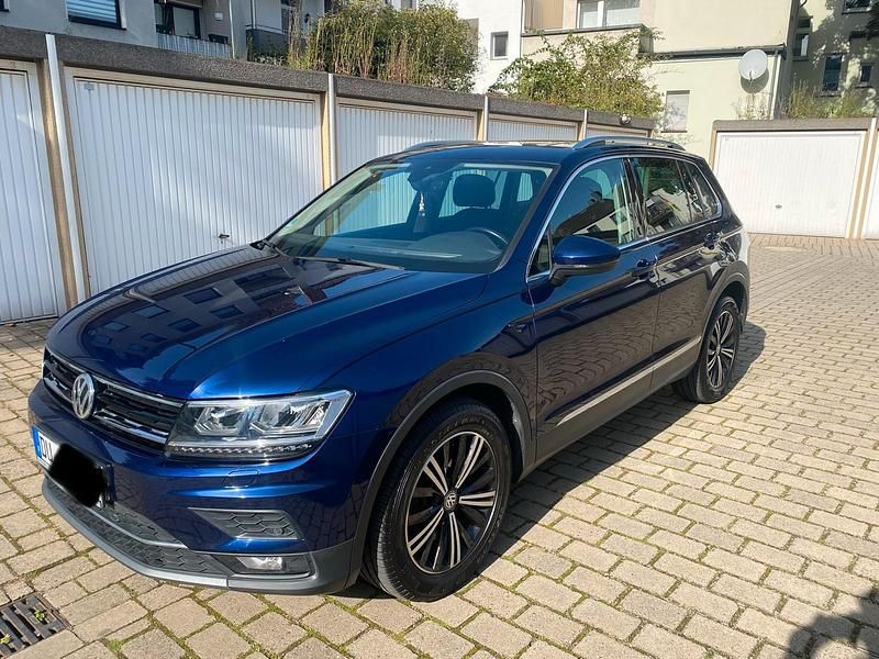 Blau Gebraucht 2018 VW Tiguan Highline SUV | 19.900 € (Fairer Preis) - Bild 1/4