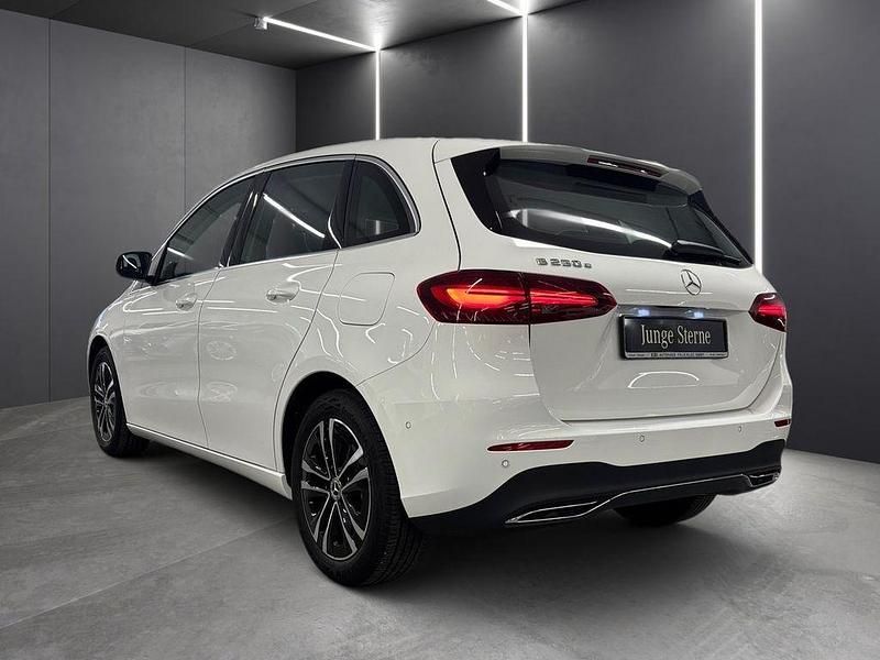 Gebraucht Mercedes E250 Progressive 163 PS (119 kW) 2024 Weiß Limousine