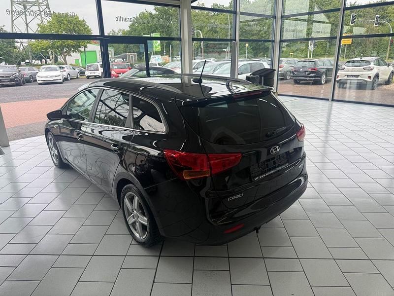 Gebraucht Kia Ceed Sportswagon 101 PS (74 kW) 2016 Schwarz Kombi