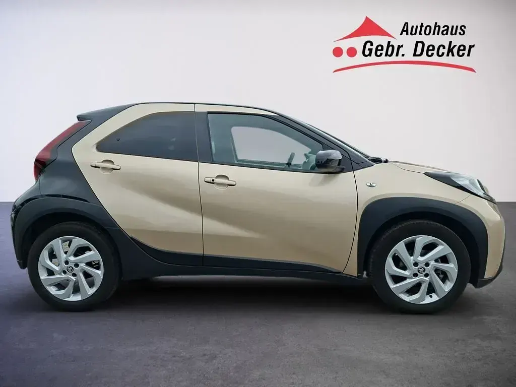 Gebraucht Toyota Aygo X Pulse 72 PS (52 kW) 2022 Beige SUV