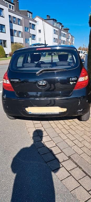 Gebraucht Hyundai i20 Edition 78 PS (57 kW) 2010 Schwarz Kleinwagen
