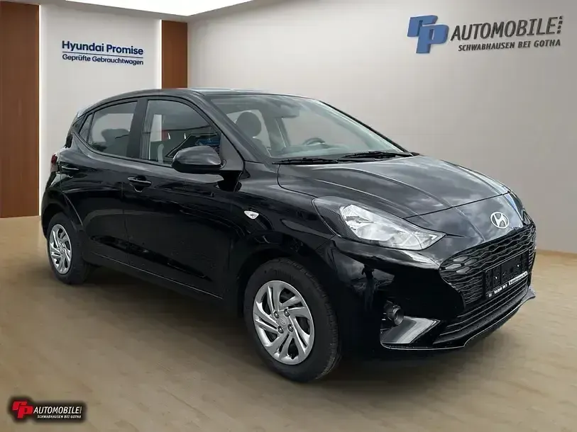 Gebraucht Hyundai i10 Select 63 PS (46 kW) 2024 Mangrove green Kleinwagen