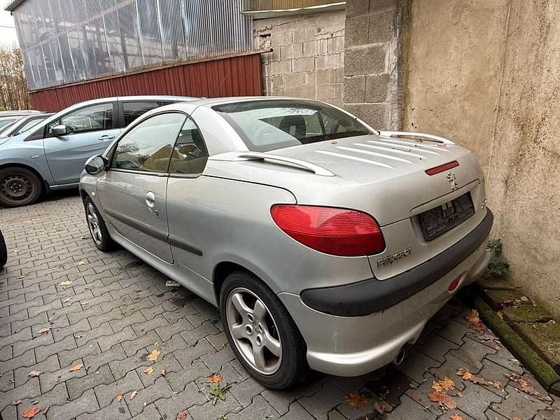 Gebraucht Peugeot 206 CC 109 PS (80 kW) 2002 Cabrio
