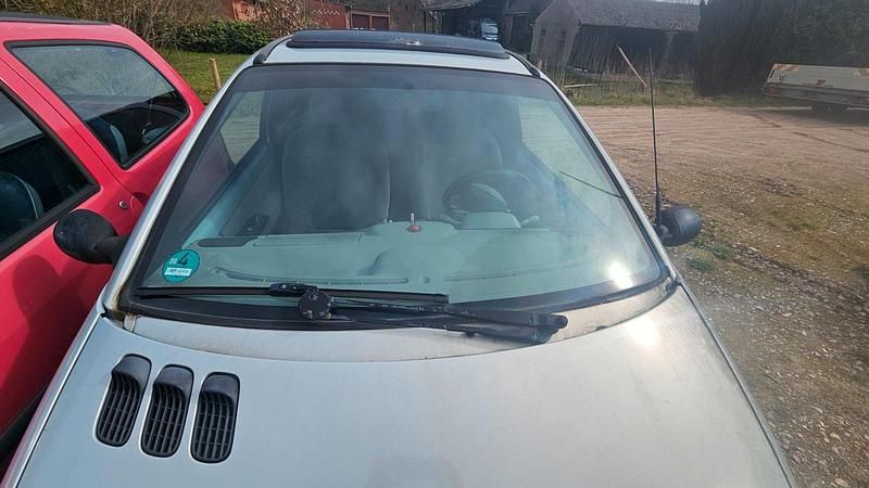 Gebraucht Renault Twingo 58 PS (42 kW) 2003 Silber Kleinwagen