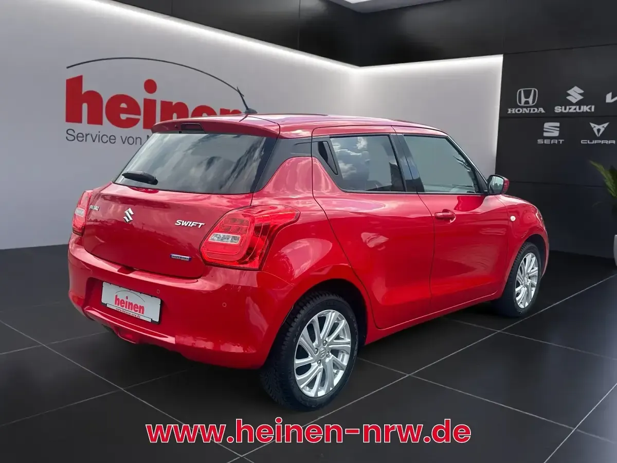 Gebraucht Suzuki Swift Comfort 83 PS (61 kW) 2022 Rot Kleinwagen