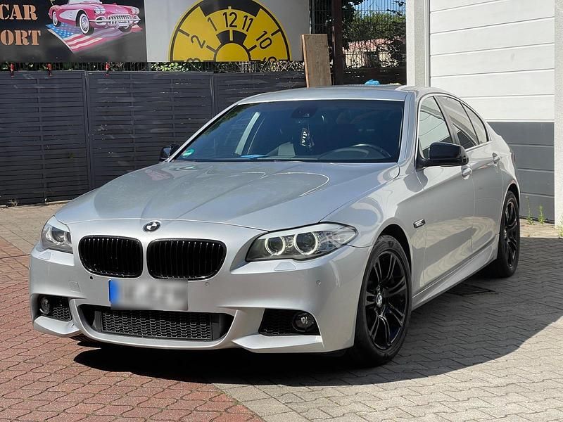 Silber Gebraucht 2010 BMW 523 M Sport Limousine | 12.900 € - Bild 1/4