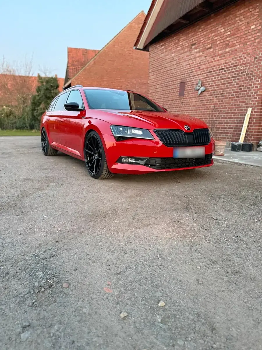 Gebraucht Skoda Superb SportLine 190 PS (139 kW) 2017 Rot Kombi