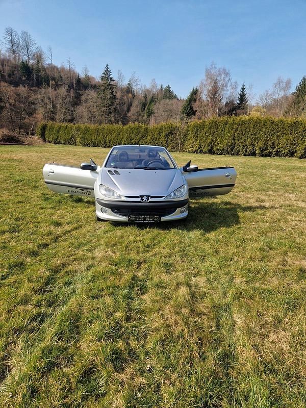 Gebraucht Peugeot 206 109 PS (80 kW) 2002 Silber Cabrio