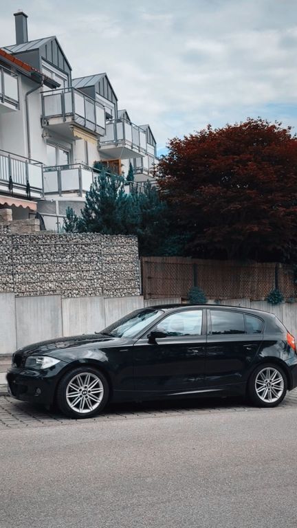 Schwarz Gebraucht 2008 BMW 120 M Sport Kleinwagen | 2.300 € - Bild 1/4