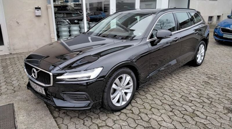 Schwarz Gebraucht 2022 Volvo V60 Core Kombi | 30.590 € (Superpreis) - Bild 1/4