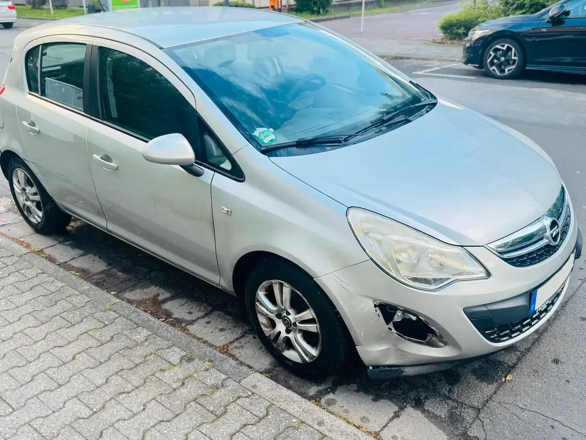 Usado Opel Corsa 101 HP (74 kW) 2013 Prateado Citadino