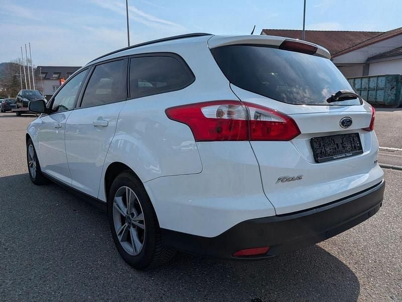 Gebraucht Ford Focus Champions Edition 125 PS (91 kW) 2013 Weiß Kombi