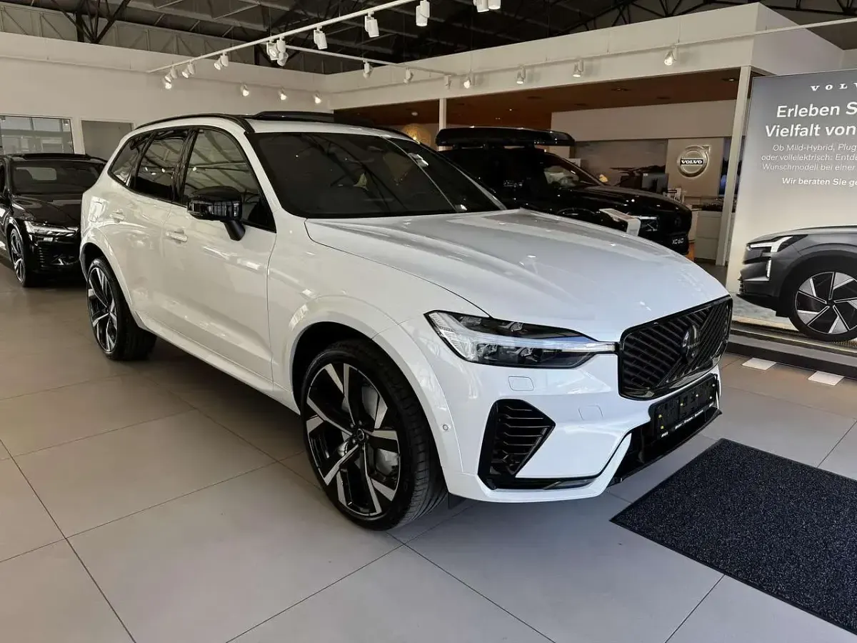 Neu Volvo XC60 Ultra 310 PS (228 kW) 2026 Crystal white / metallic SUV