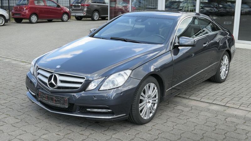 Gebraucht Mercedes E220 Avantgarde 170 PS (125 kW) 2012 Grau Coupé