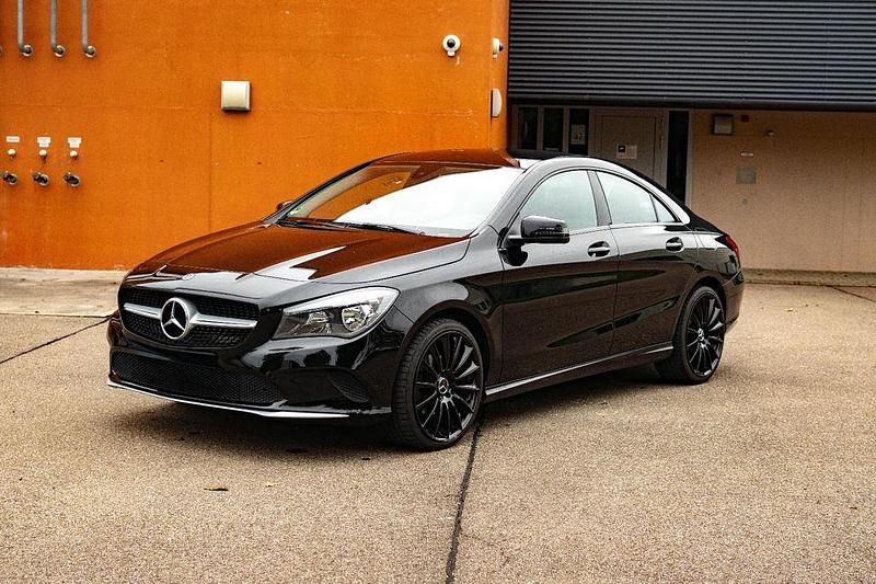 Schwarz Gebraucht 2018 Mercedes CLA180 Limousine | 14.500 € (Superpreis) - Bild 1/4