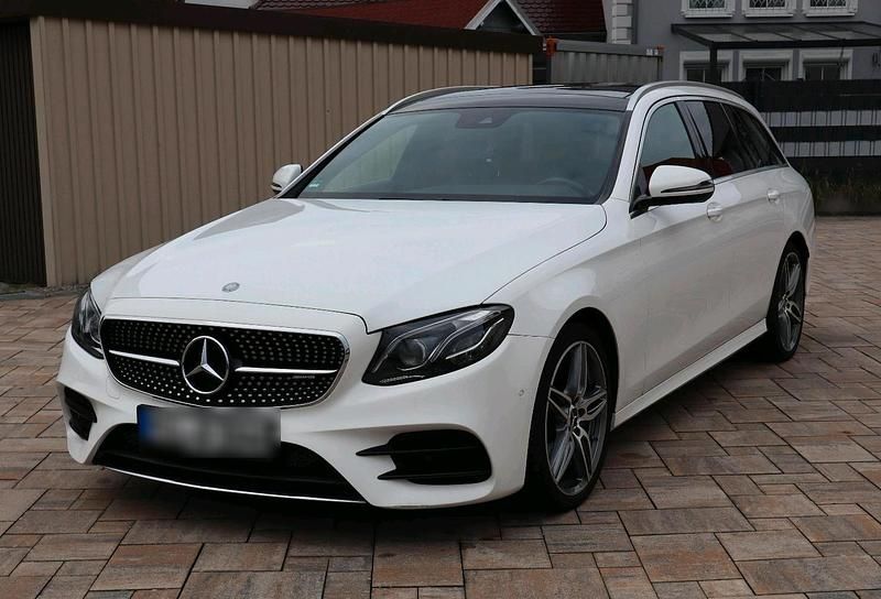 Gebraucht Mercedes E220 AMG line 194 PS (142 kW) 2017 Weiß Kombi