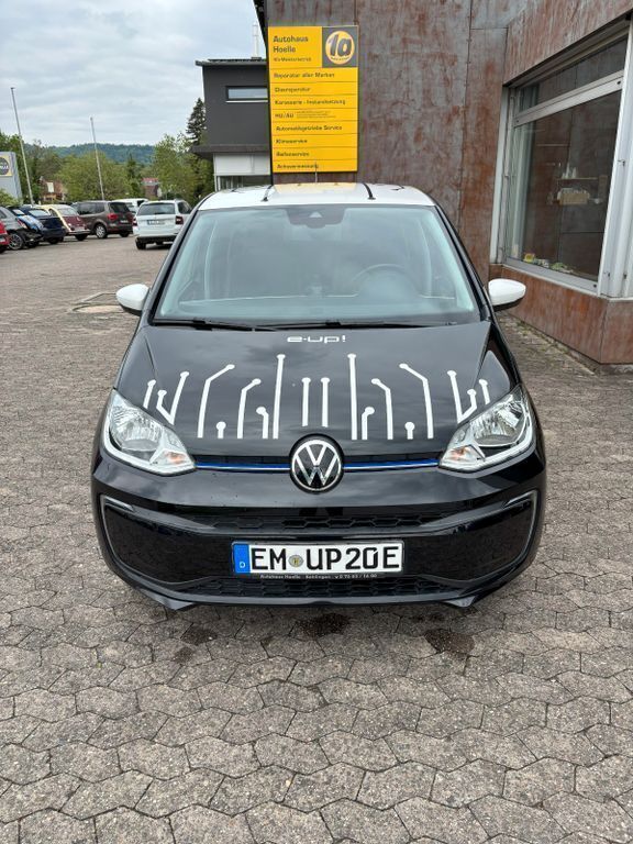 Gebraucht VW e-up! Style 61 kW (83 PS) 2021 Deep black perleffekt Kleinwagen