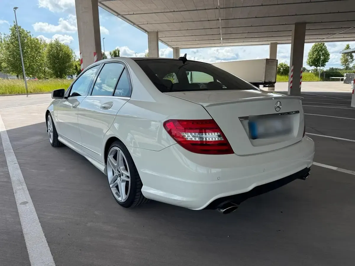 Gebraucht Mercedes C350 AMG 306 PS (225 kW) 2012 Weiß Limousine