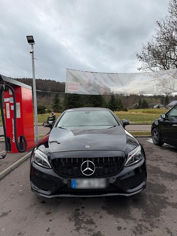 Schwarz Gebraucht 2018 Mercedes C300 AMG line Coupé | 29.499 € (Fairer Preis) - Bild 1/4