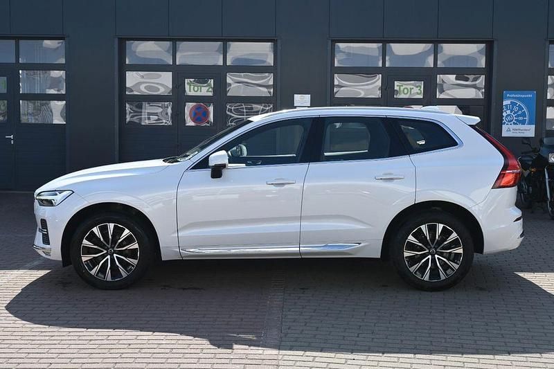 Gebraucht Volvo XC60 Plus 197 PS (144 kW) 2023 Weiß SUV