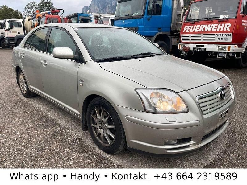 Gebraucht Toyota Avensis T2 116 PS (85 kW) 2004 Silber Limousine