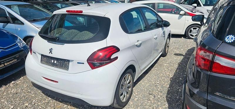 Gebraucht Peugeot 208 Active 82 PS (60 kW) 2016 Kleinwagen