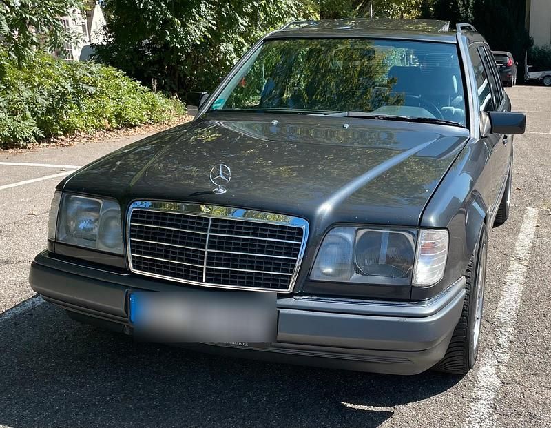 Schwarz Gebraucht 1993 Mercedes E280 Kombi | 6.850 € - Bild 1/4