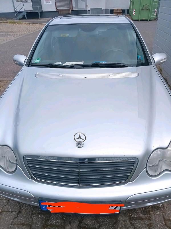 Silber Gebraucht 2004 Mercedes C180 Limousine | 1.900 € (Guter Preis) - Bild 1/4