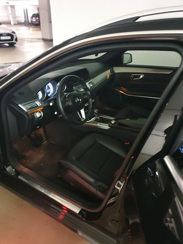 Schwarz Gebraucht 2013 Mercedes E250 Kombi | 12.000 € (Etwas zu teuer) - Bild 1/4