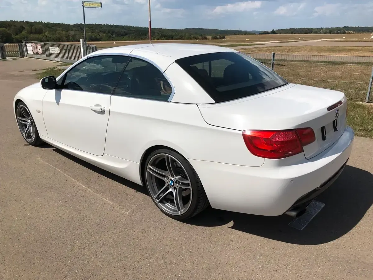 Gebraucht BMW 320 Cabriolet M Sport 170 PS (125 kW) 2010 Weiß Cabrio