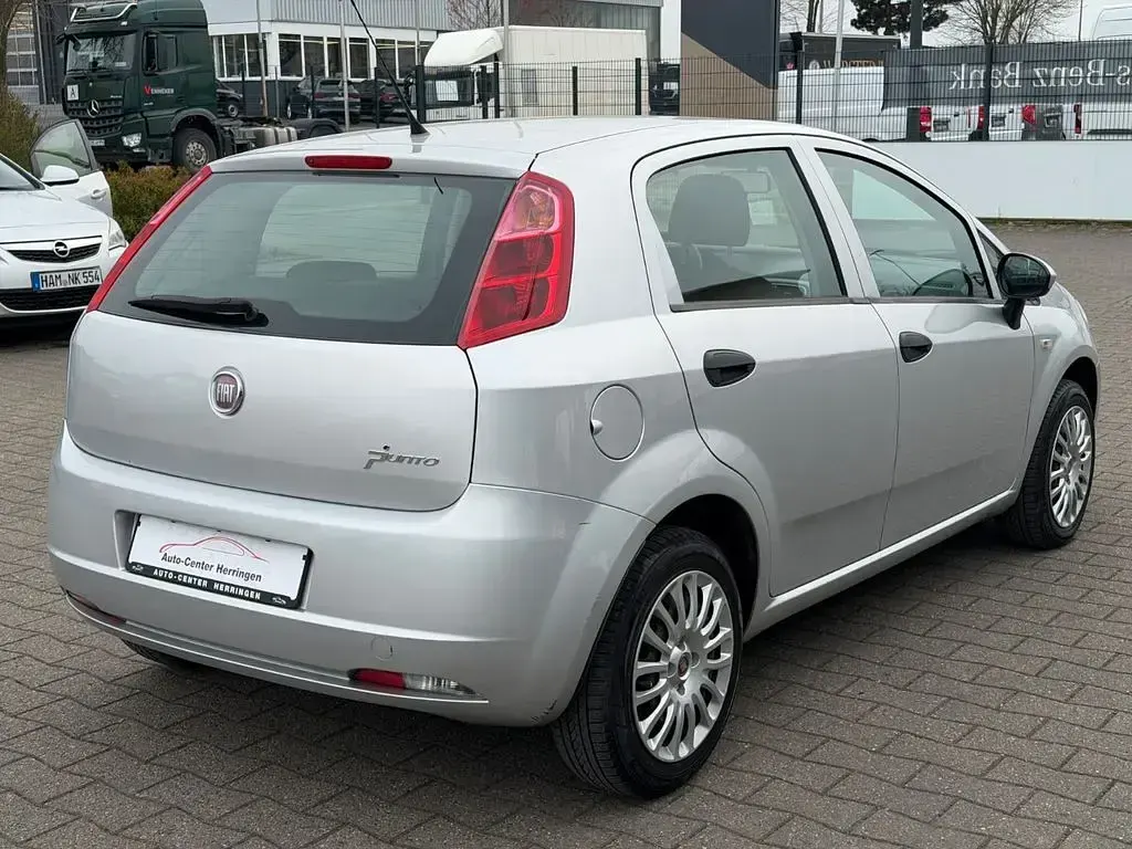Gebraucht Fiat Grande Punto 75 PS (55 kW) 2010 Silber Kleinwagen