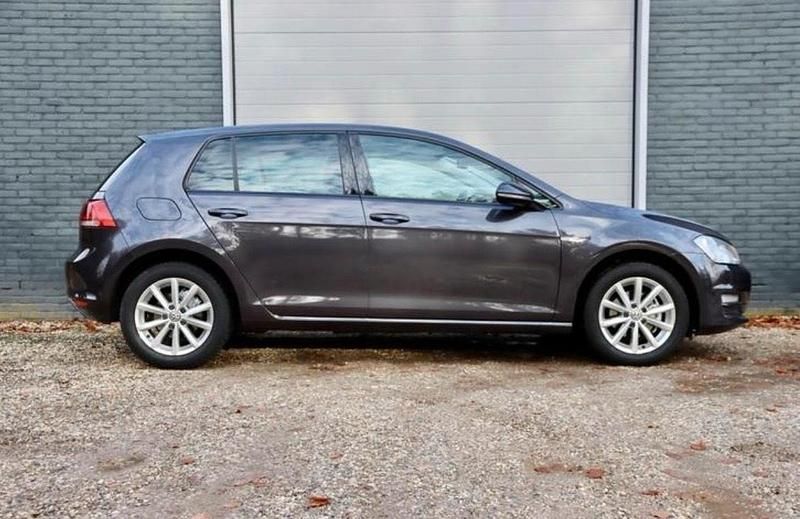 Gebraucht VW Golf VII LOUNGE 115 PS (84 kW) 2015 Grau Limousine